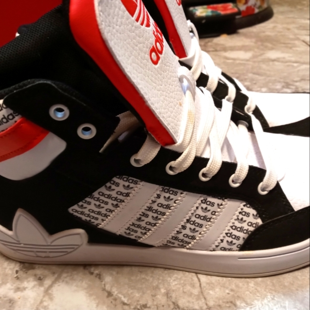 Adidas Hightops Size 11 - Like New